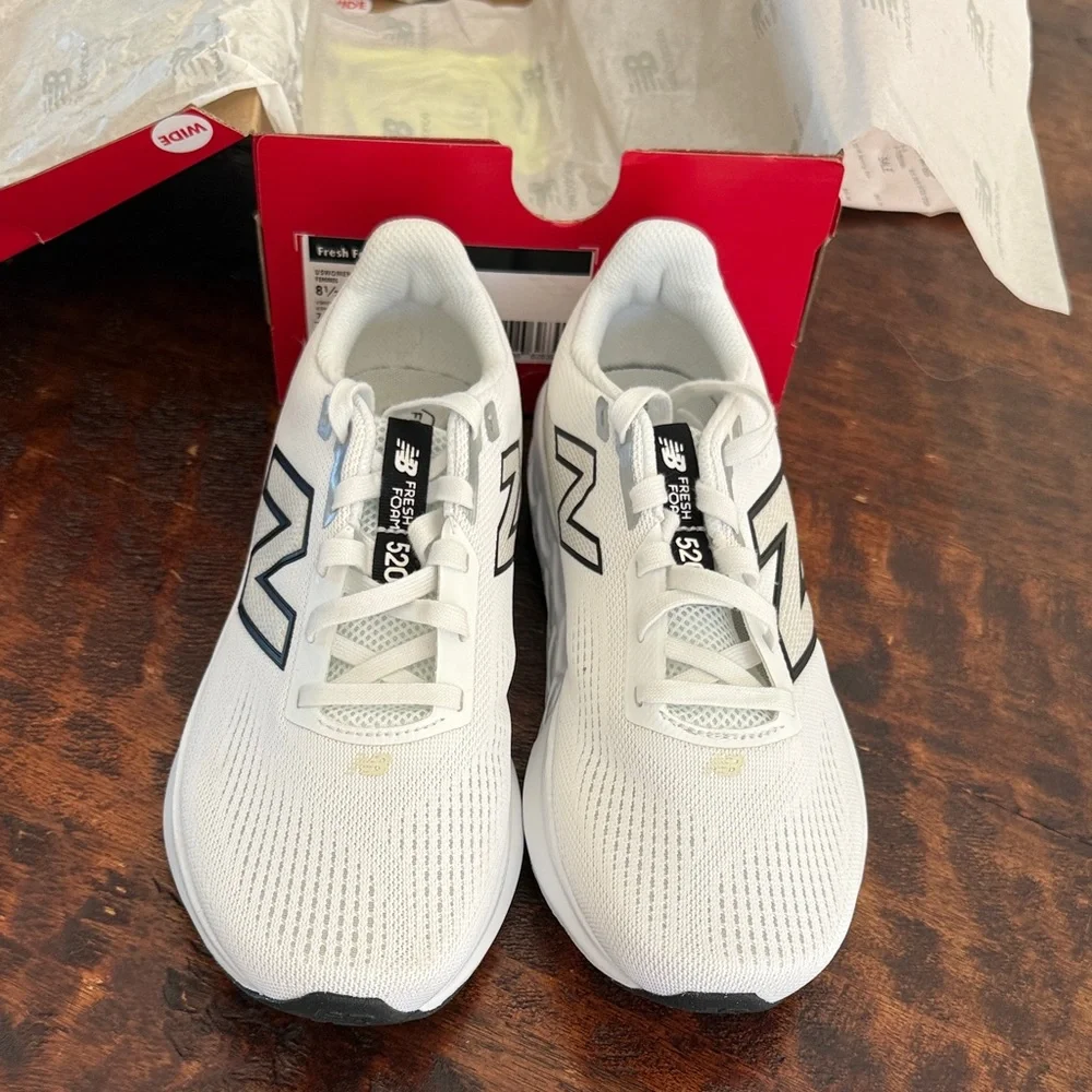 New Balance Women’s Fresh Foam 520 v9 White Running Shoes 8.5 WIDE - BRAND NEW - Picture 3 of 6